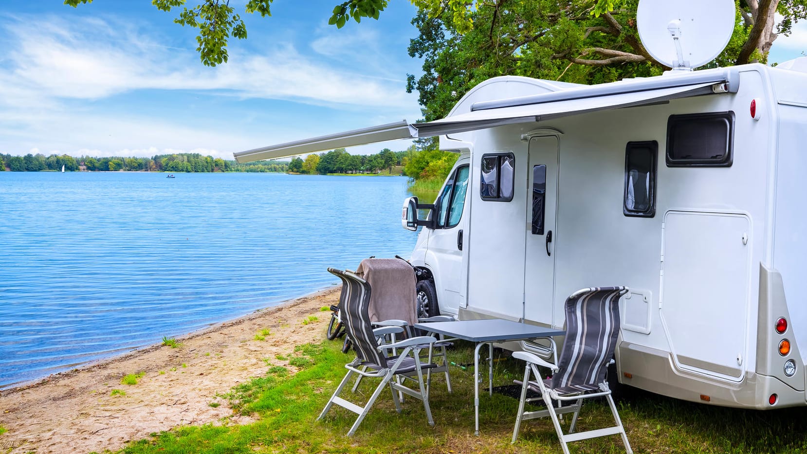 Urlaub im Camper: Für erste Erfahrungen empfiehlt sich das Mieten oder Sharen. Aber was ist der Unterschied? Und was kostet es?