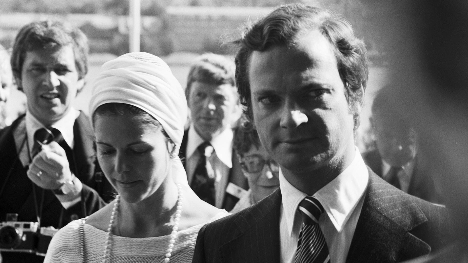 Königin Silvia und König Carl Gustaf während ihrer Hochzeitsfeierlichkeiten im Juni 1976: Gekrönt wurde der Schwede schon drei Jahre zuvor, nach dem Tod seines Großvaters 1973.