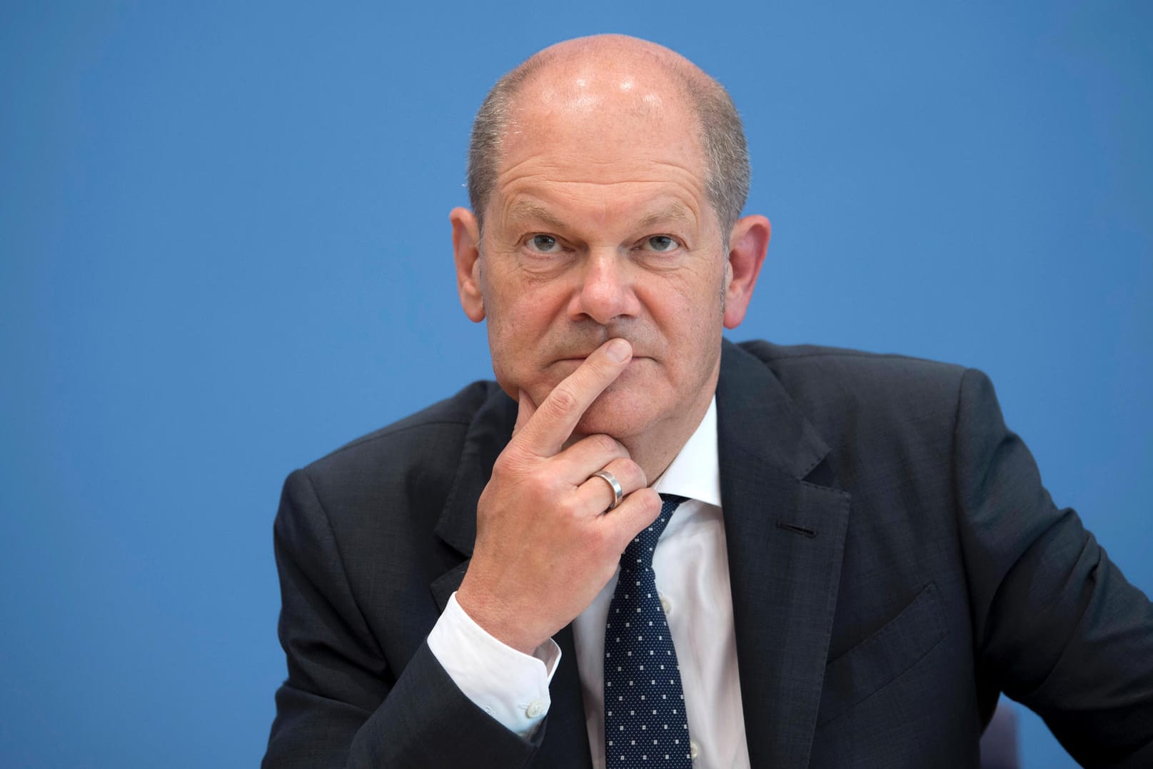 Olaf Scholz zeigt sich nachdenklich in der Bundespressekonferenz: Wie gut kennen Sie den Bundeskanzler?