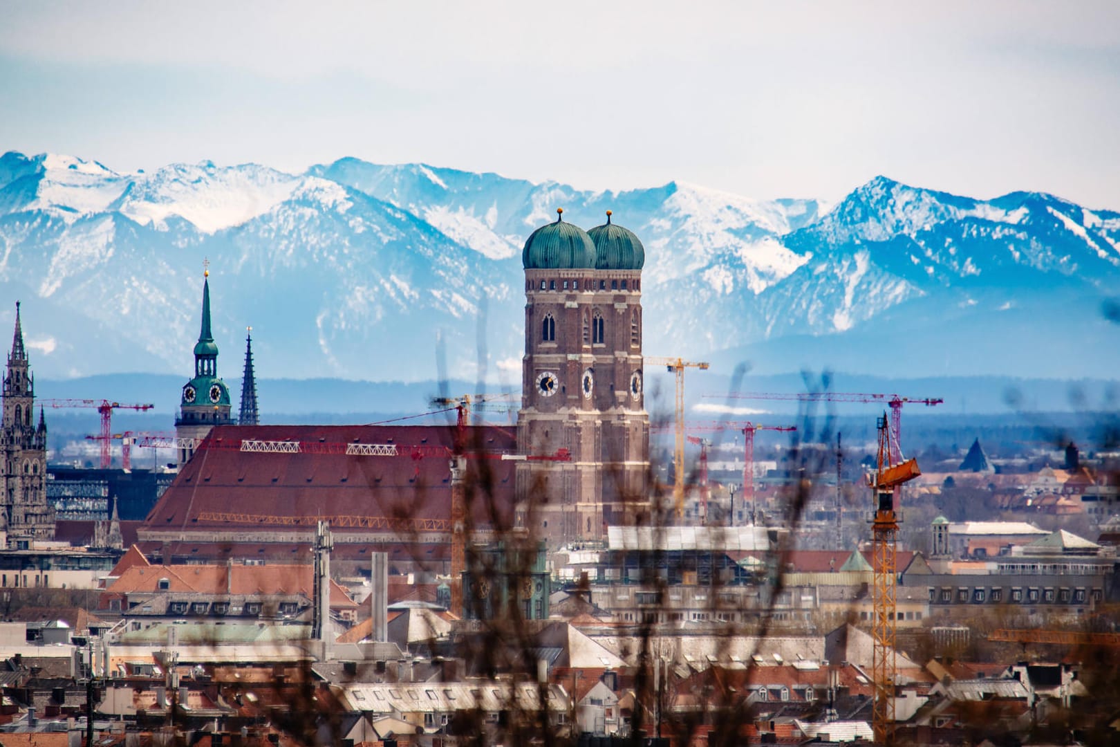 Blick auf die Frauenkirche in München: Sie ist eines der Wahrzeichen der Stadt.