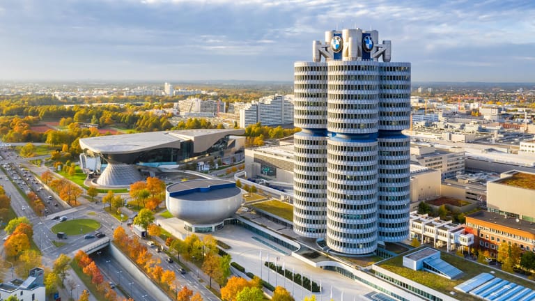 Der BMW-Hauptsitz in München: BMW hat eine eigene Postleitzahl.