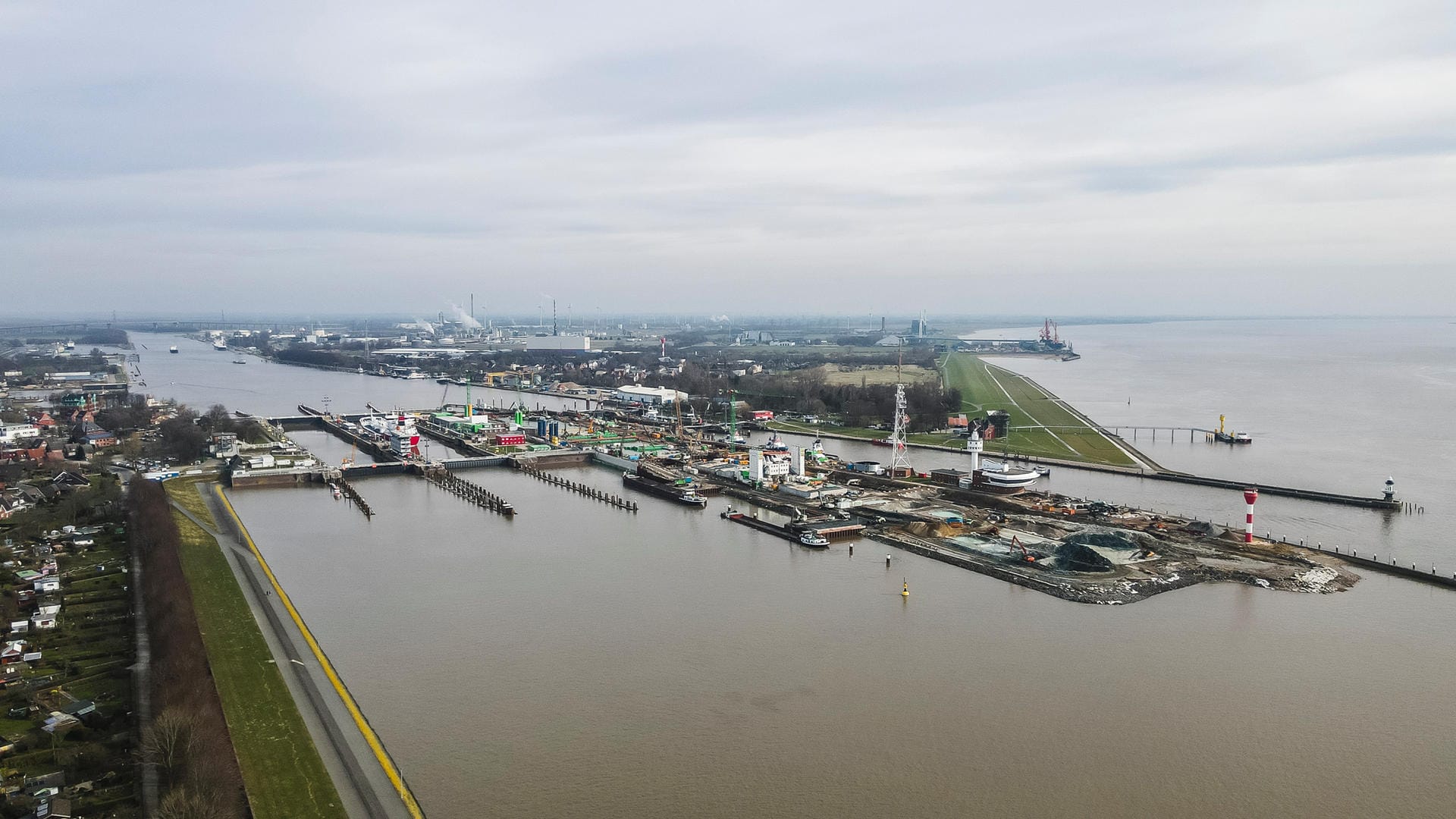 Hafen von Brunsbüttel: Hier soll eines der ersten deutschen Terminals für Flüssigerdgas (LNG) entstehen.