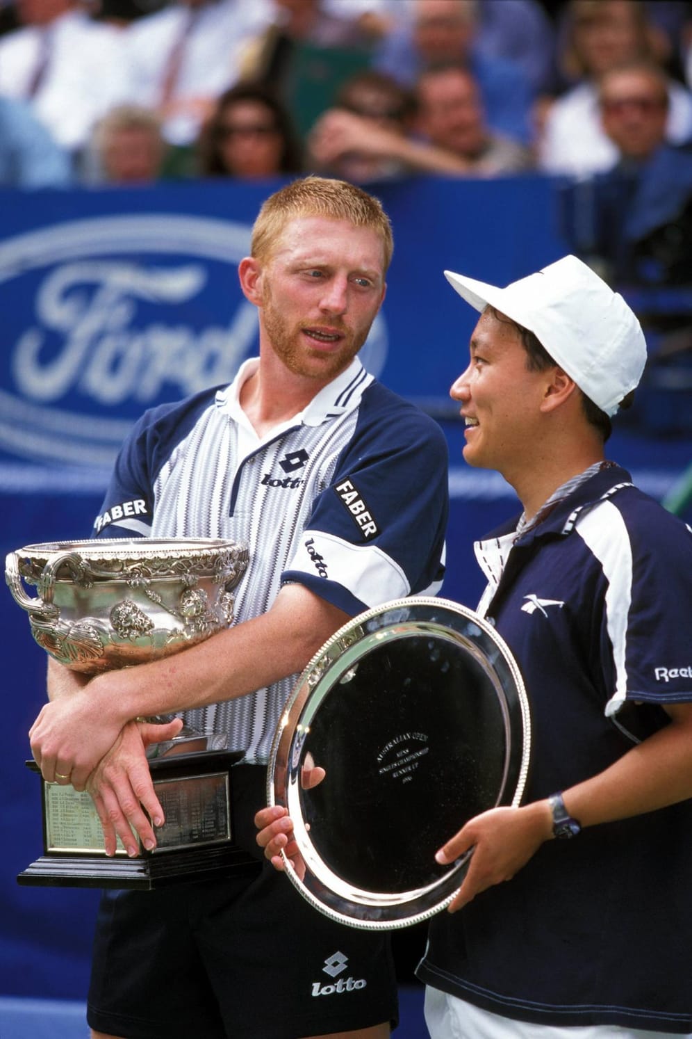 US Open 1996: Boris Becker (l.) schaffte es, sich im Finale gegen Michael Chang durchzusetzen. Im selben Jahr siegte er noch beim Grand Slam Cup in München.