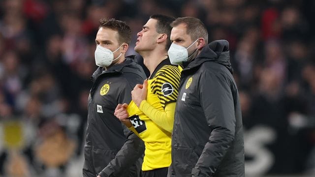 Für Dortmunds Giovanni Reyna (M) ist die Saison vorzeitig beendet.