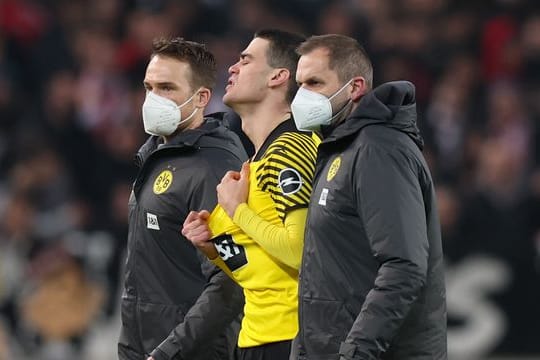 Für Dortmunds Giovanni Reyna (M) ist die Saison vorzeitig beendet.