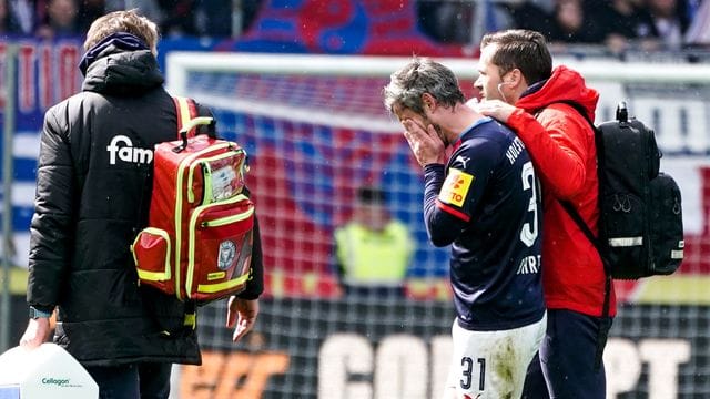 Brach sich beim Kieler Sieg gegen den HSV das Schlüsselbein: Fin Bartels.