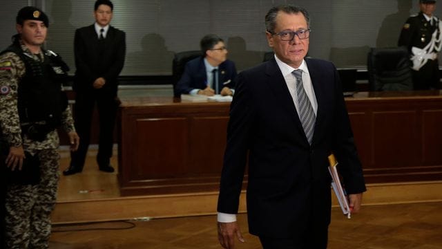 Jorge Glas (r), Ex-Vizepräsident von Ecuador, bei einer Anhörung vor dem Obersten Gerichtshof in Quito.