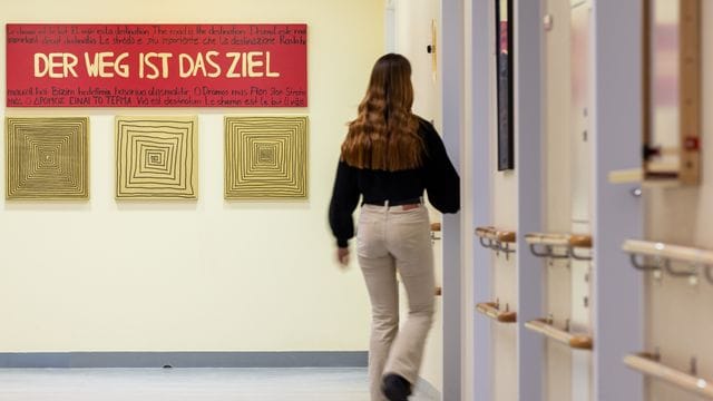 An Magersucht erkranken vor allem Mädchen in der Pubertät - seit Corona sind aber auch immer mehr Jüngere betroffen. An Magersucht erkranken vor allem Mädchen in der Pubertät - seit Corona sind aber auch immer mehr Jüngere betroffen.