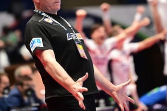Handball-Bundestrainer Alfred Gislason will gegen Färöer auch überzeugende Leistungen der Spieler sehen.