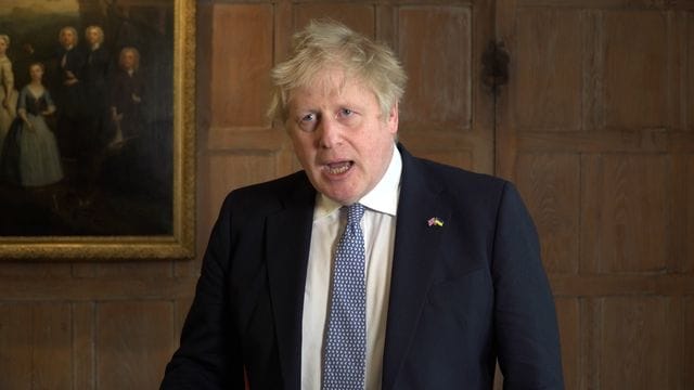 Boris Johnson muss wegen verbotener Feiern während des Corona-Lockdowns ein Strafgeld zahlen.