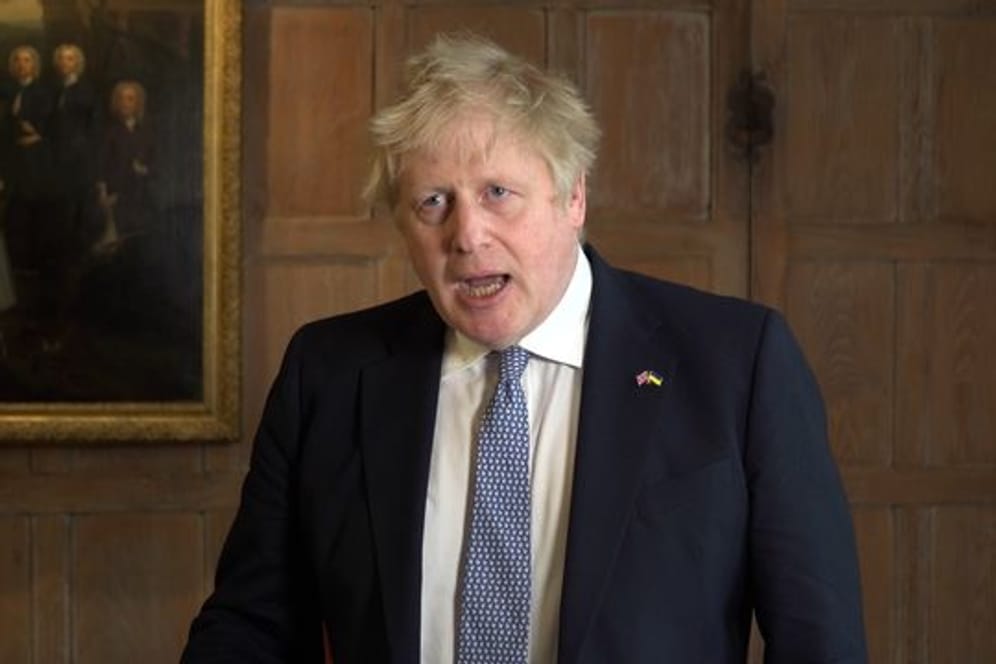 Boris Johnson muss wegen verbotener Feiern während des Corona-Lockdowns ein Strafgeld zahlen.