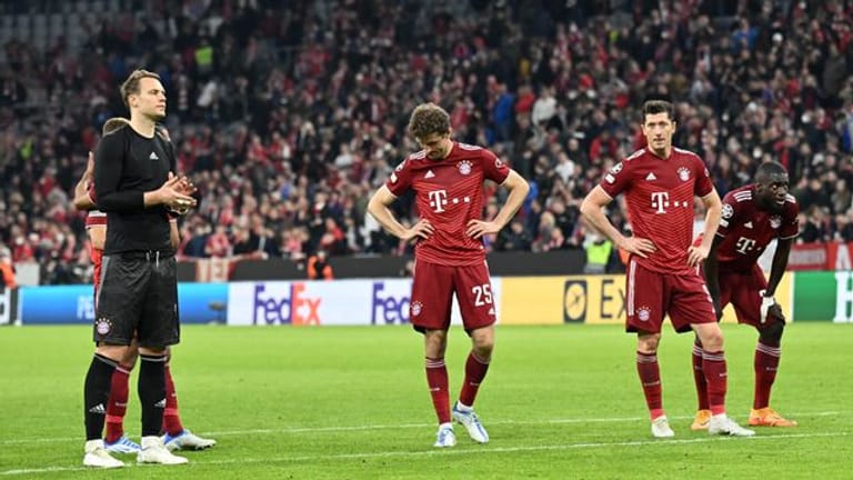Bayerns Torwart Manuel Neuer, Thomas Müller, Robert Lewandowski, Dayot Upamecano zeigten sich enttäuscht.