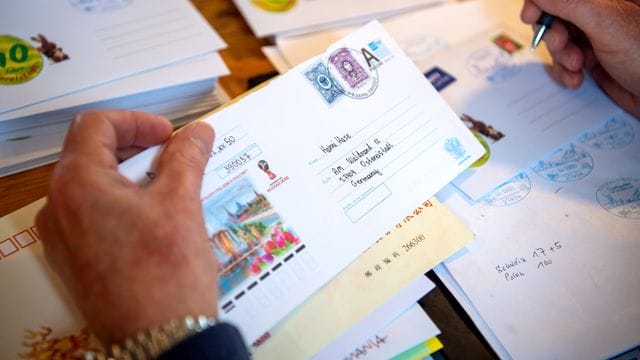 Im Osterpostamt wurden Tausende Briefe, die Kinder an Hanni Hase geschrieben haben, beantwortet. Im Osterpostamt wurden Tausende Briefe, die Kinder an Hanni Hase geschrieben haben, beantwortet.