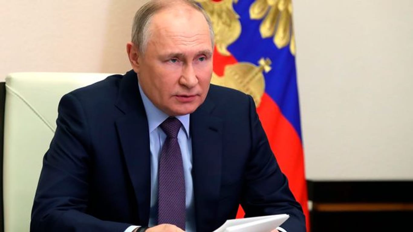 Rund zwei Wochen nach der Umstellung auf Rubel-Zahlungen für russisches Gas hat Kremlchef Putin angeblich durch westliche Banken verschuldete Zahlungsausfälle beklagt.