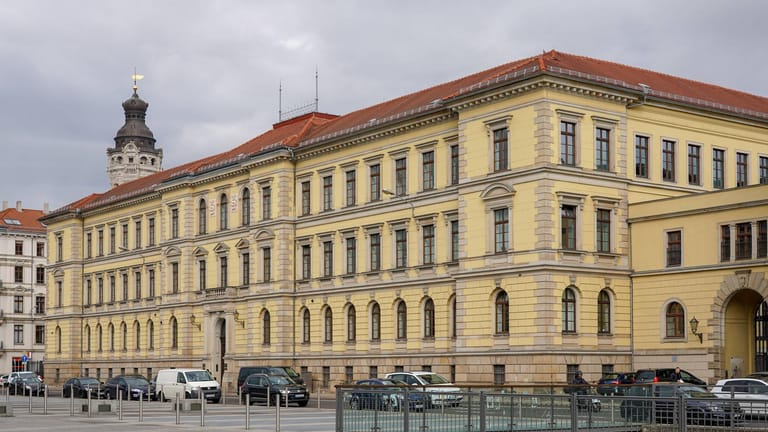 Das Gebäude des Leipziger Landgerichts (Archivbild): Hier wird entschieden, ob die Anklage gegen Ofarim zugelassen wird – und hier würde auch der Prozess stattfinden.