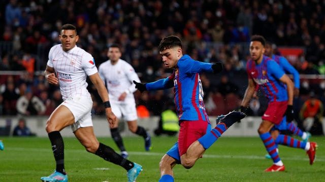 Der FC Barcelona muss vorerst auf Pedri (M.