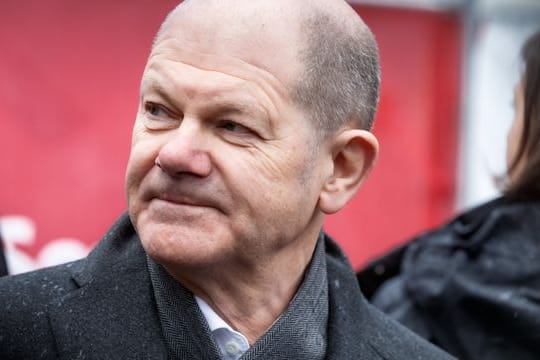 Bundeskanzler Olaf Scholz (SPD) auf der Auftaktkundgebung zum Landtags-Wahlkampf der SPD.
