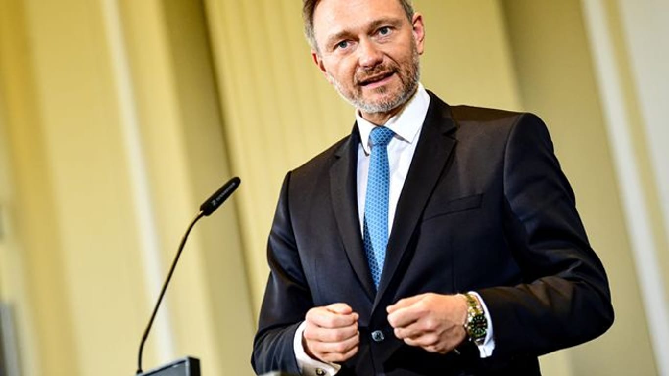FDP-Finanzminister Christian Lindner erteilt der Forderung, den Solidaritätszuschlag wieder voll einzuführen, eine Absage.