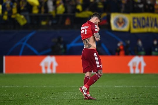 Der FC Bayern München muss in Bielefeld auf Lucas Hernández verzichten.