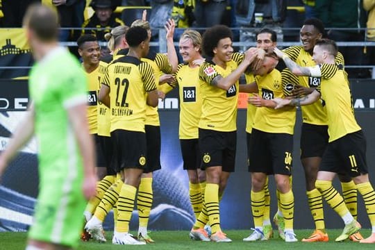 Stand bei seinem Bundesliga-Debüt früh im Mittelpunkt: Tom Rothe (3.