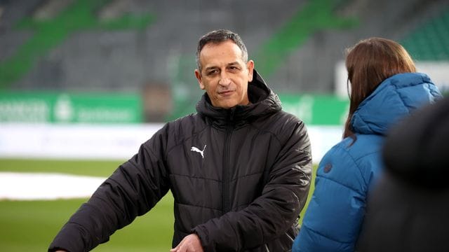 War mit der Schiedsrichter-Leistung beim Fürther Punkt bei Hoffenheim nicht einverstanen: Sportdirektor Rachid Azzouzi. War mit der Schiedsrichter-Leistung beim Fürther Punkt bei Hoffenheim nicht einverstanen: Sportdirektor Rachid Azzouzi.