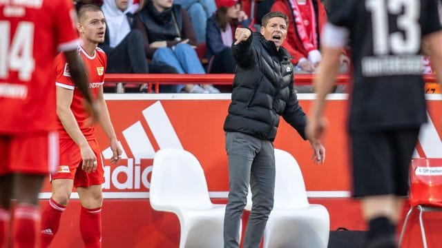 Nahm seine Spieler nach der Niederlage bei Union Berlin in Schutz: Eintracht-Coach Oliver Glasner. Nahm seine Spieler nach der Niederlage bei Union Berlin in Schutz: Eintracht-Coach Oliver Glasner.