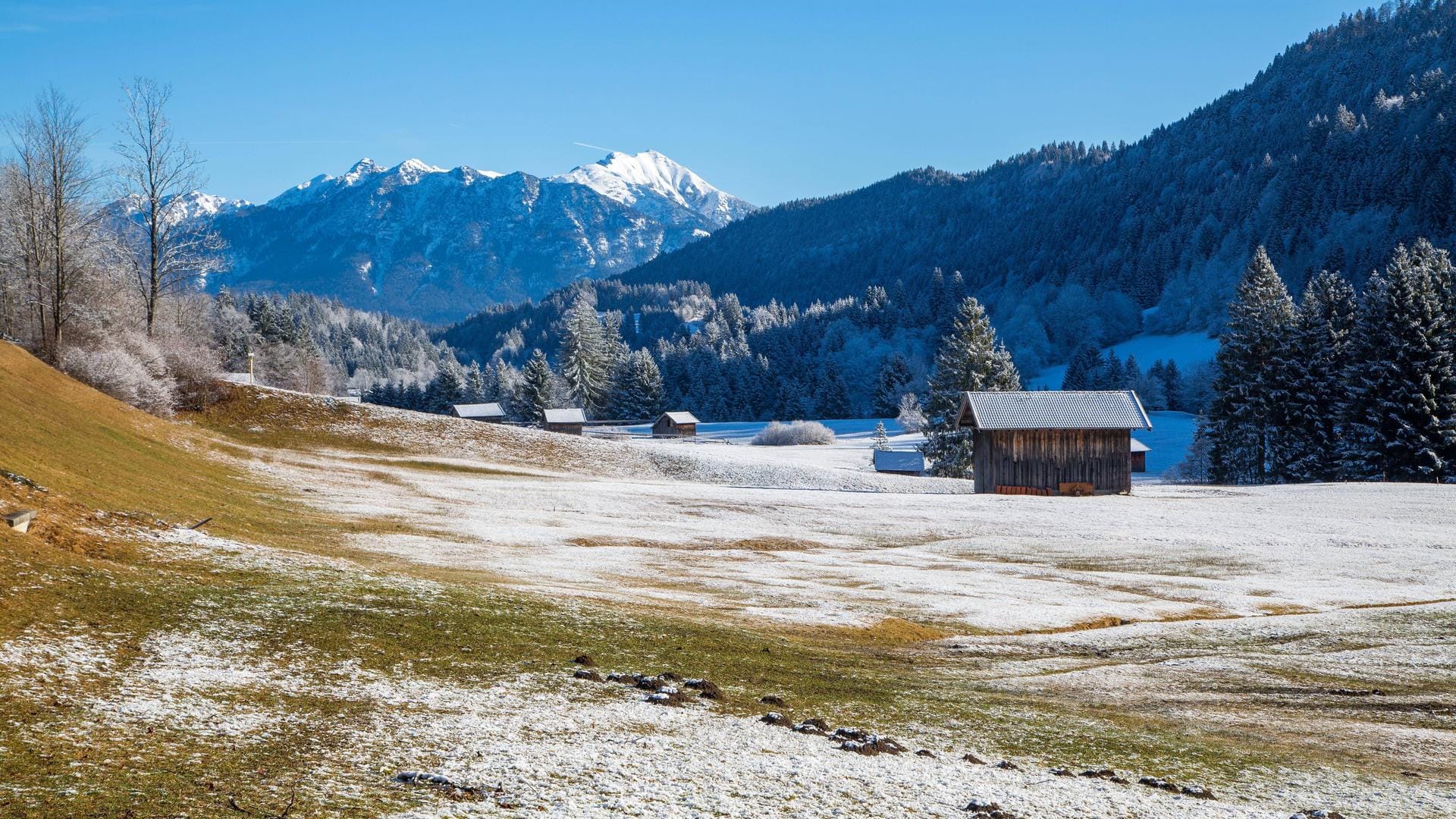 Berglandschaft bei Garmisch-Partenkirchen (Symbolbild): Ein Ehepaar verunglückte bei einer Wanderung tödlich. Berglandschaft bei Garmisch-Partenkirchen (Symbolbild): Ein Ehepaar verunglückte bei einer Wanderung tödlich.