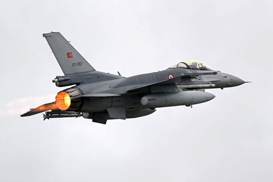 Bei der Offensive gegen die verbotene kurdische Arbeiterpartei PKK kamen auch Kampfjets zum Einsatz (Archivbild).