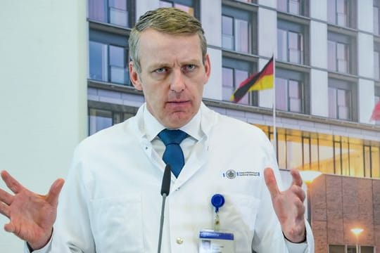 Stefan Kluge ist Direktor der Klinik für Intensivmedizin am Universitätsklinikum Hamburg-Eppendorf.