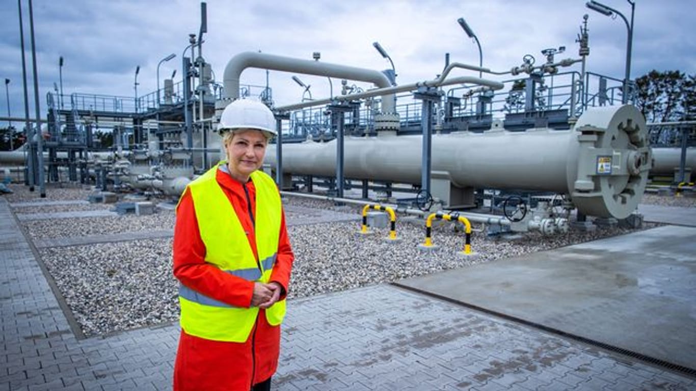 Manuela Schwesig bei einem Besuch der Gas-Anlandestation von Nord Stream 2.