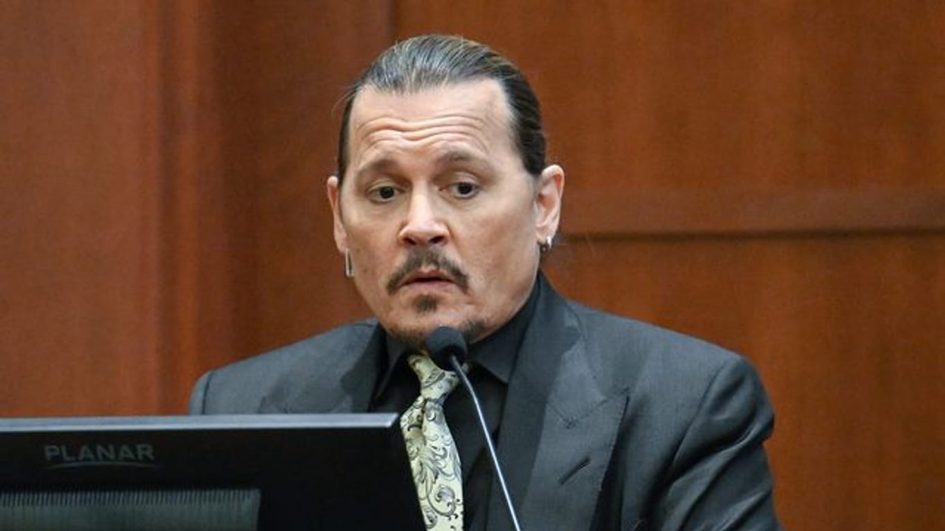 Johnny Depp, Schauspieler aus den USA, sagt während einer Anhörung vor dem Fairfax County Circuit Court aus.