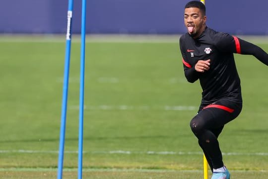 Leipzigs Spieler Benjamin Henrichs während einer Sprintübung im Training.