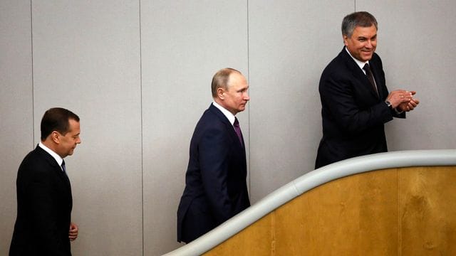 Duma-Chef Wjatscheslaw Wolodin (r) und Präsident Wladimir Putin auf einer Aufnahme aus dem Jahr 2018.