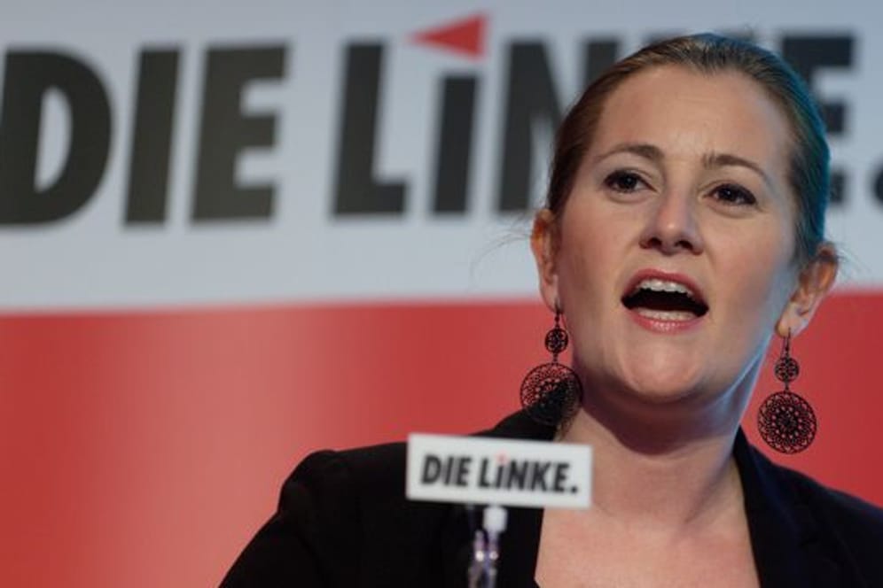 Die Bundesvorsitzende Janine Wissler spricht bei einer Delegiertenversammlung der Linken in Nordrhein-Westfalen.