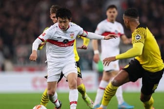 Stuttgarts Wataru Endo (l) könnte gegen Hertha wieder in die Startelf zurückkehren.