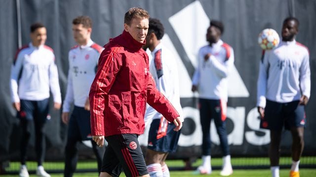 "Aktuell trüben die letzten zwei Wochen schon das Stimmungsbild", sagt Bayerns Trainer Julian Nagelsmann vor der Partie gegen den BVB. "Aktuell trüben die letzten zwei Wochen schon das Stimmungsbild", sagt Bayerns Trainer Julian Nagelsmann vor der Partie gegen den BVB.