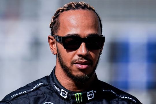 Beteiligt sich als Investor an einem Konsortium, das den FC Chelsea übernehmen will: Formel-1-Pilot Lewis Hamilton.