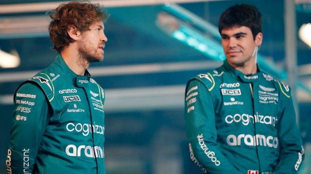 Sebastian Vettel (l) und Lance Stroll bei der Vorstelltung des neuen Rennwagens von Aston Martin.