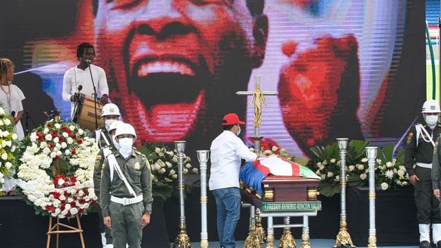 Letzte Ehre für Freddy Rincón: Trauerfeier für den ehemaligen Kapitän der Nationalmannschaft Kolumbiens. Letzte Ehre für Freddy Rincón: Trauerfeier für den ehemaligen Kapitän der Nationalmannschaft Kolumbiens.