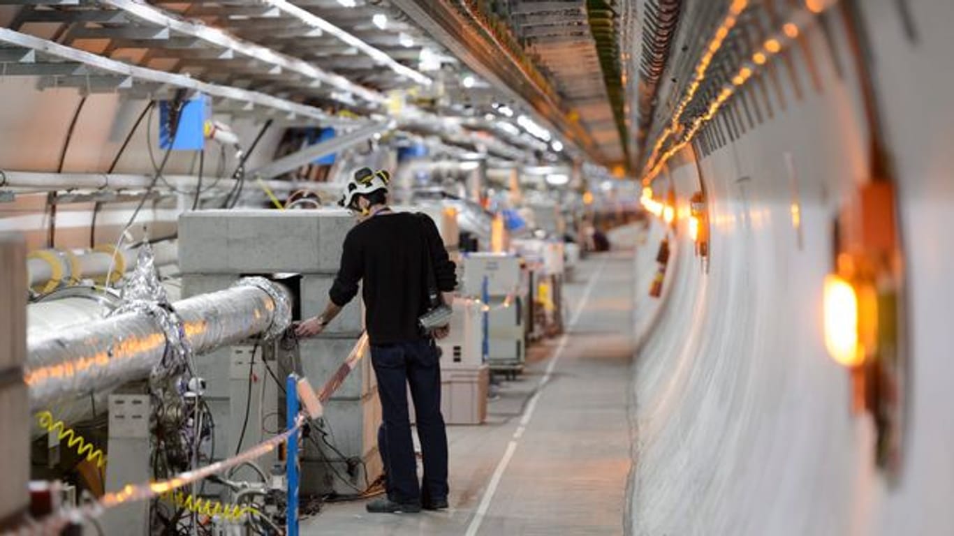 Die größte Forschungsmaschine der Welt: Cern startet den Teilchenbeschleuniger nach drei Jahren Pause.