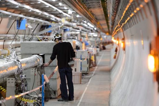 Die größte Forschungsmaschine der Welt: Cern startet den Teilchenbeschleuniger nach drei Jahren Pause.