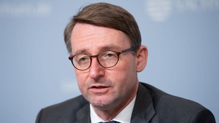 Regierungschef Kretschmer trennt sich von Innenminister Roland Wöller.