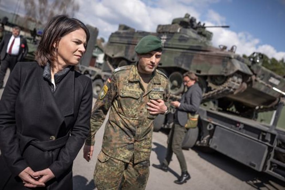 Außenministerin Annalena Baerbock besucht im Baltikum auch die Nato-Einsatzgruppe.