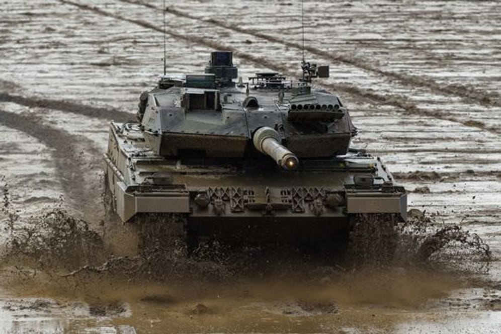 Ein Kampfpanzer der Bundeswehr vom Typ Leopard 2A6.