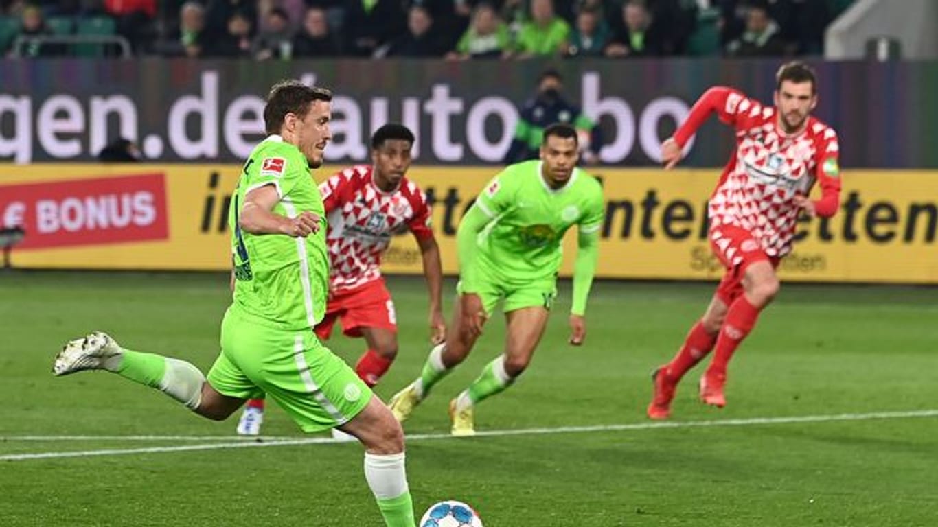 Wolfsburgs Max Kruse trifft per Strafstoß zum 2:0.