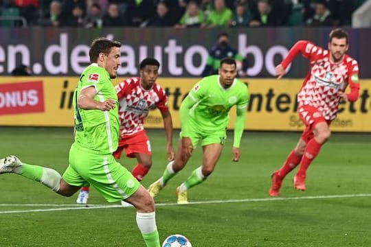 Wolfsburgs Max Kruse trifft per Strafstoß zum 2:0.