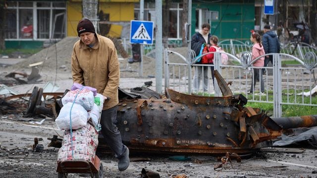 Aus der Ukraine werden weiterhin Tote und Verletzte durch russischen Beschuss gemeldet.