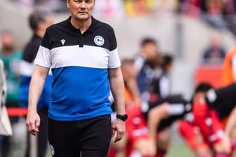 Bielefelds Trainer Marco Kostmann vor der Partie in Köln.