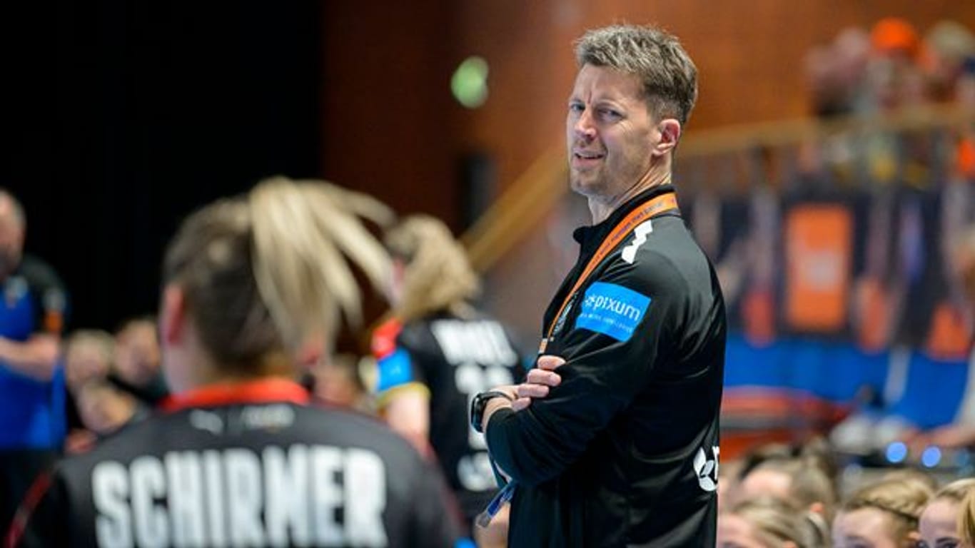 Bundestrainer Markus Gaugisch musste mit den DHB-Frauen im Test gegen die Niederlande eine Niederlage hinnehmen.
