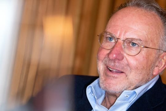 Der frühere Bayern-Chef Karl-Heinz Rummenigge aufgenommen bei einem Gespräch mit der Deutschen Presse-Agentur.